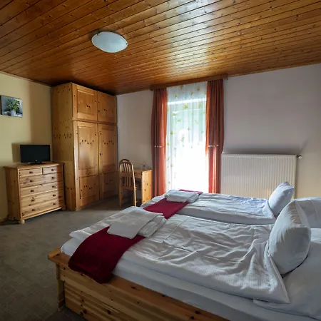 Hotel-gasthof Sonnenbichl بيت ضيافة 3*