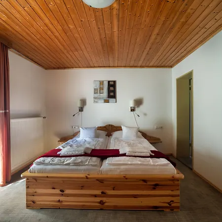 Hotel-gasthof Sonnenbichl بيت ضيافة 3*