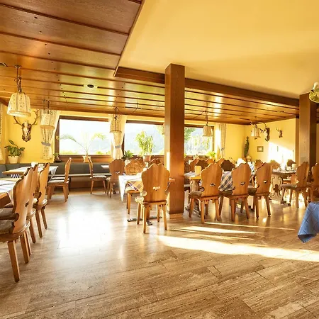 Hotel-gasthof Sonnenbichl Guest house Oberwoessen